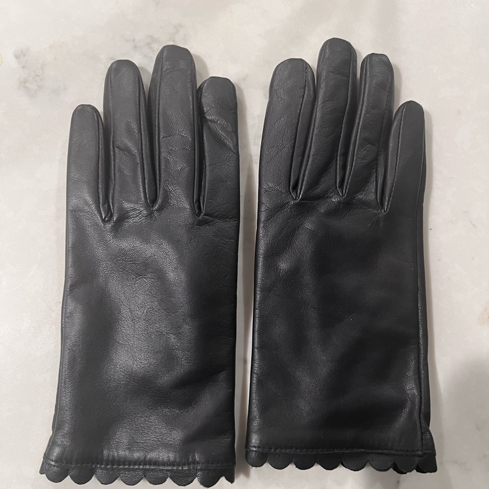 Pair of size small Black Banana Republic Cashmere-Lined Leather Gloves
